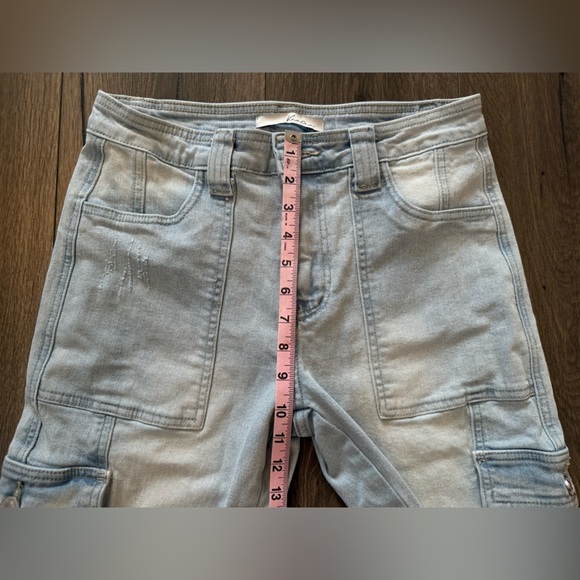 KanCan Cargo Style Lightwash Denim Crop Jeans Size 27 - Picture 3 of 11
